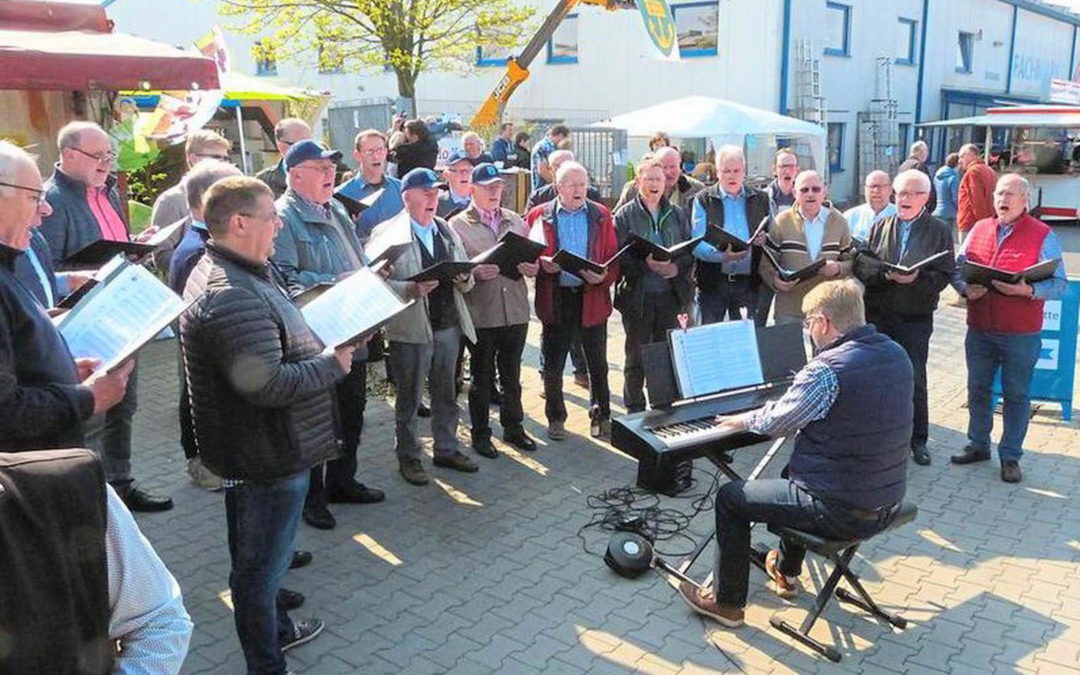 Schwungvoller MGV-Auftritt bei Frühjahrsschau „Intrup macht mobil“